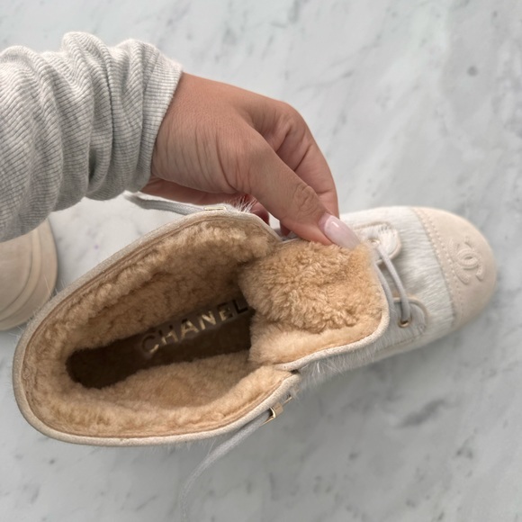 Chanel Pony Hair Ankle Boot Shearling Lace Up 38 1/2 Virginie Viard 2022 F/W - Picture 11 of 13